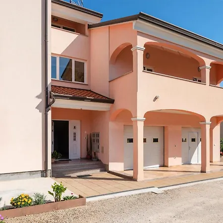 2 Bedroom Gorgeous In Rovinj