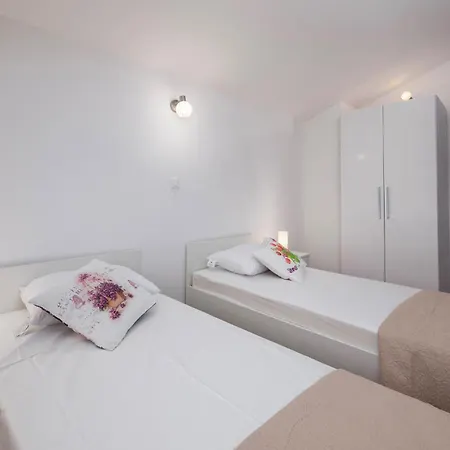 2 Bedroom Gorgeous In Rovinj