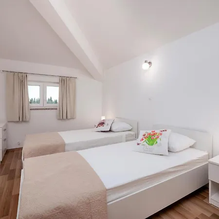 2 Bedroom Gorgeous In Appartement