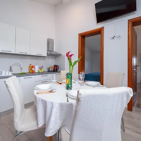 2 Bedroom Gorgeous In Appartement *