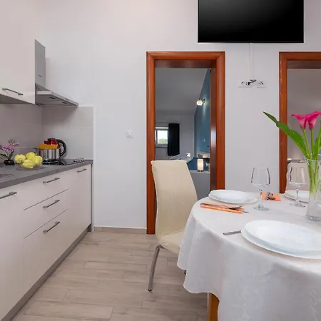 2 Bedroom Gorgeous In *