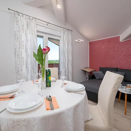 2 Bedroom Gorgeous In Appartement *